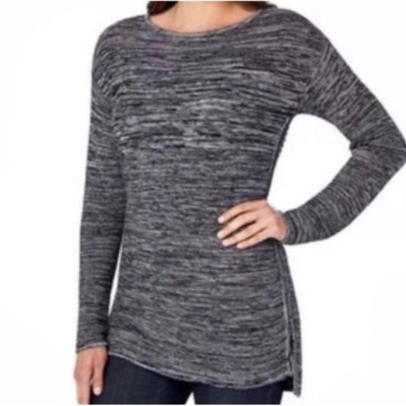 Ellen Tracy Sweaters - Ellen Tracy Black and White Crewneck Sweater